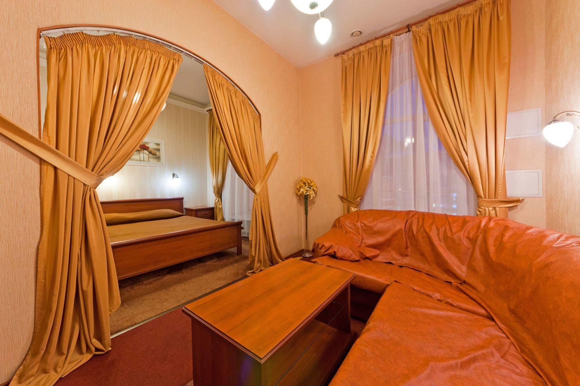 Nevsky Express Apartment เซนต์ปีเตอร์สเบิร์ก ภายนอก รูปภาพ